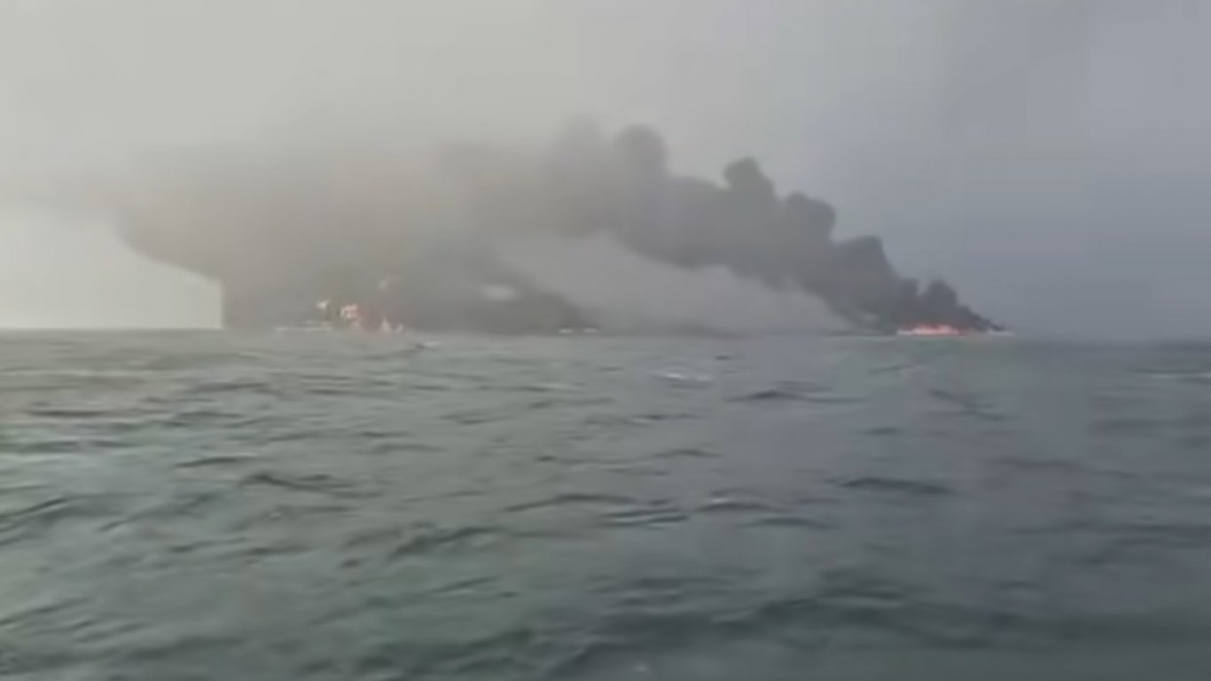 Петролен танкер и товарен кораб се удариха в Северно море (видео)