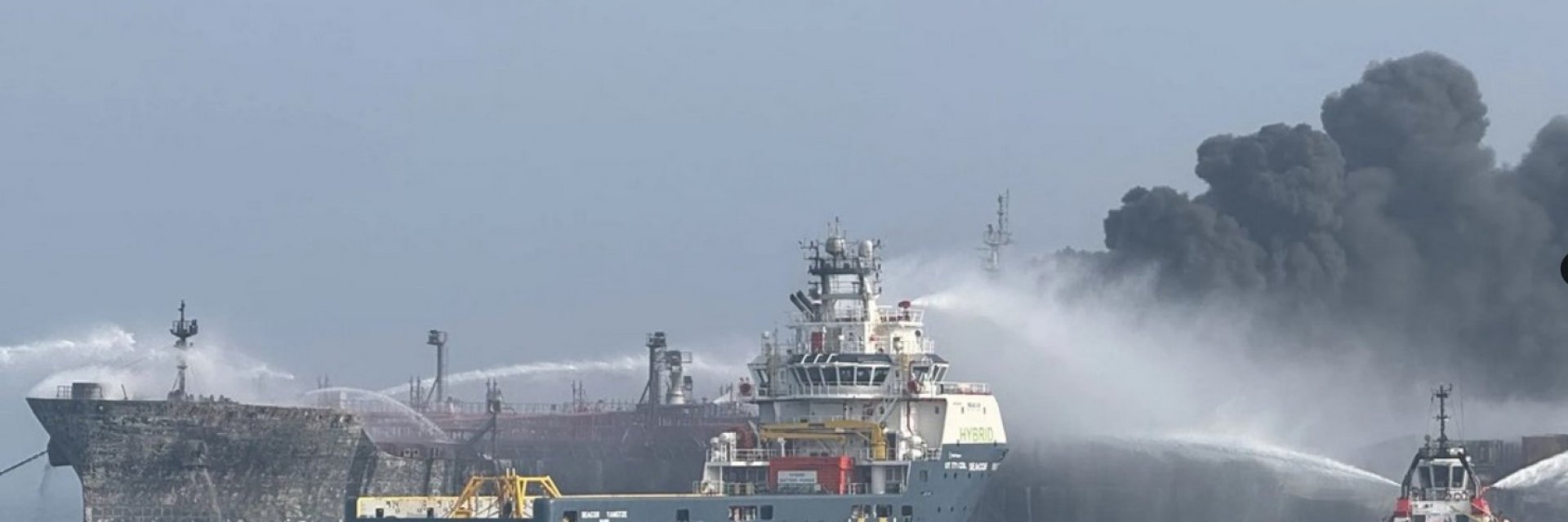 Контейнеровозът от инцидента в Северно море не е превозвал натриев цианид, но може да потъне