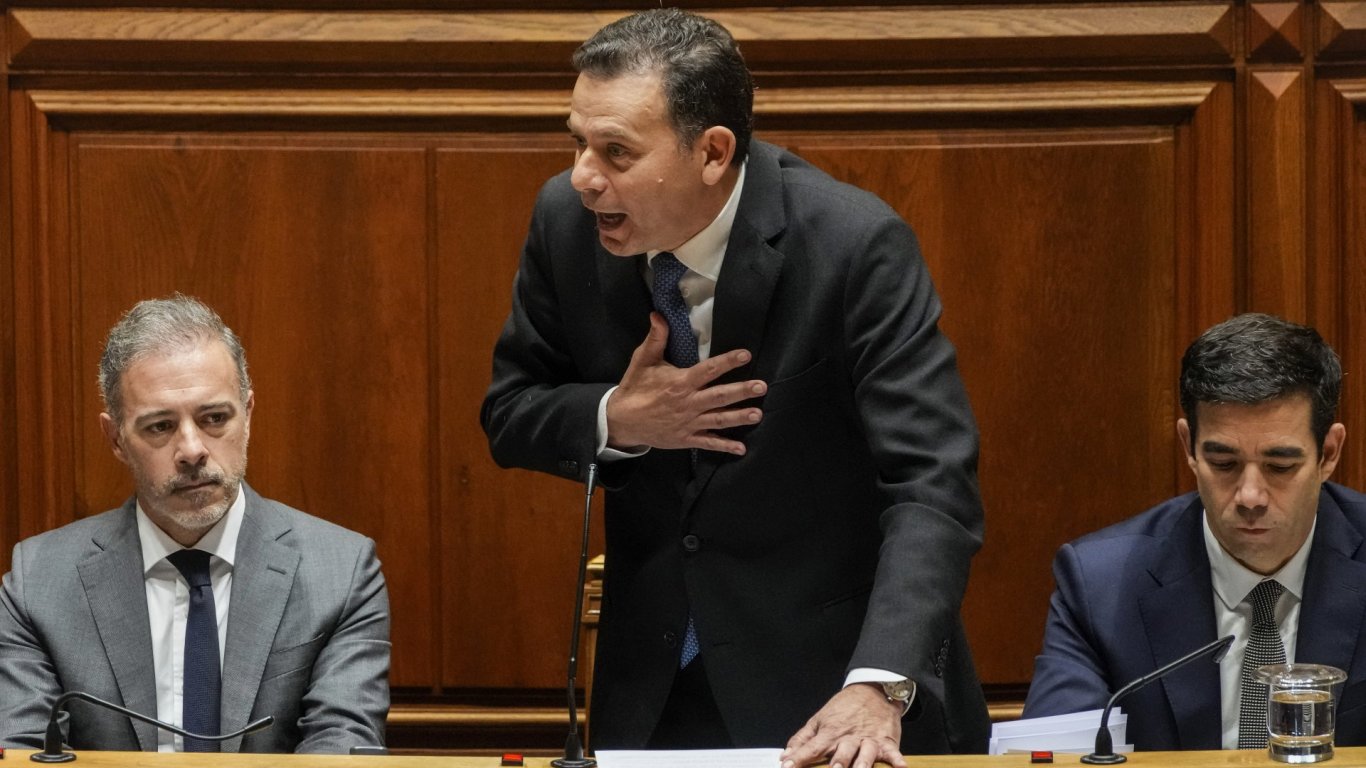 Правителството на Португалия падна, след като загуби вот на доверие