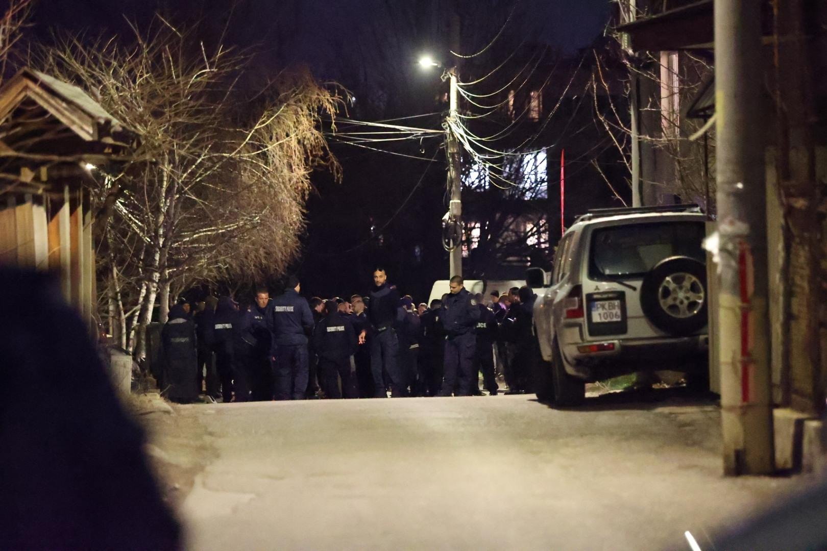 Момент от протеста на "Величие" пред дома на Бойко Борисов в Банкя