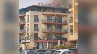Пожар горя в жилищна сграда в курортния комплекс Слънчев бряг