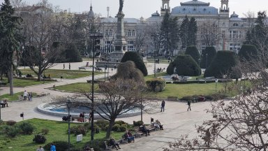 Максимална температура от 25 8 градуса на сянка е измерена в