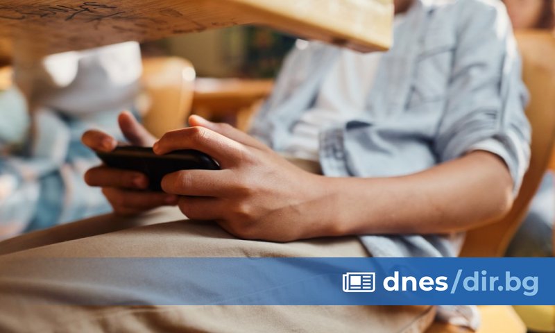 Ние не просто трябва да ограничим телефоните в училище, трябва