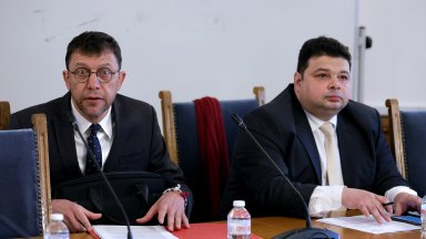 Комисията по конституционни и правни въпроси към Народното събрание НС