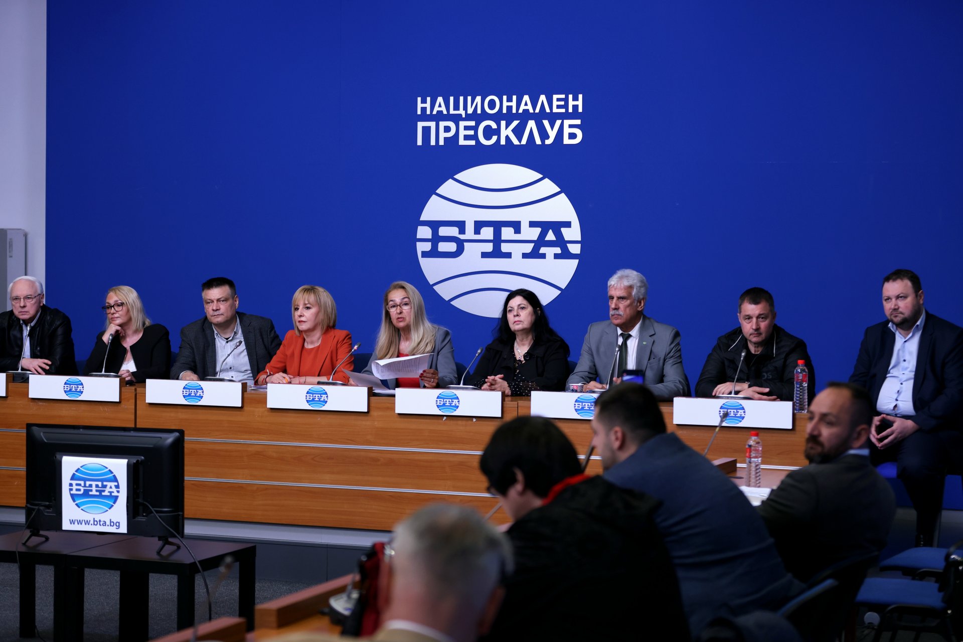 23 правозащитни, потребителски, природозащитни, пациентски, браншови, пенсионерски, младежки, на хора с увреждания и други, застанаха зад Манолова