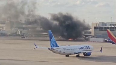 Самолет на авиокомпанията American Airlines се запали при принудително кацане на