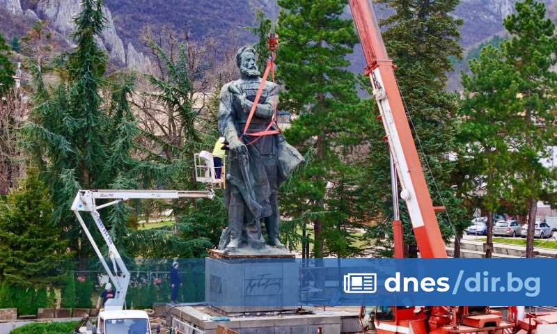 Паметникът на Христо Ботев, който е един от символите на