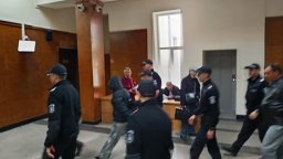 Училищен директор в Стара Загора си правил ремонти вкъщи и дори басейн със служебни пари