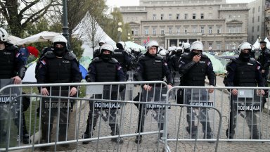 Докато в Белград тече подготовката за най големия антисистемен протест в