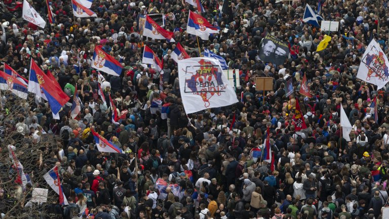 ЕК иска Сърбия да разследва използвано ли е звуково оръжие срещу протестиращите