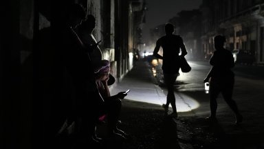 Милиони кубинци останаха без ток заради повреда в националната електропреносна