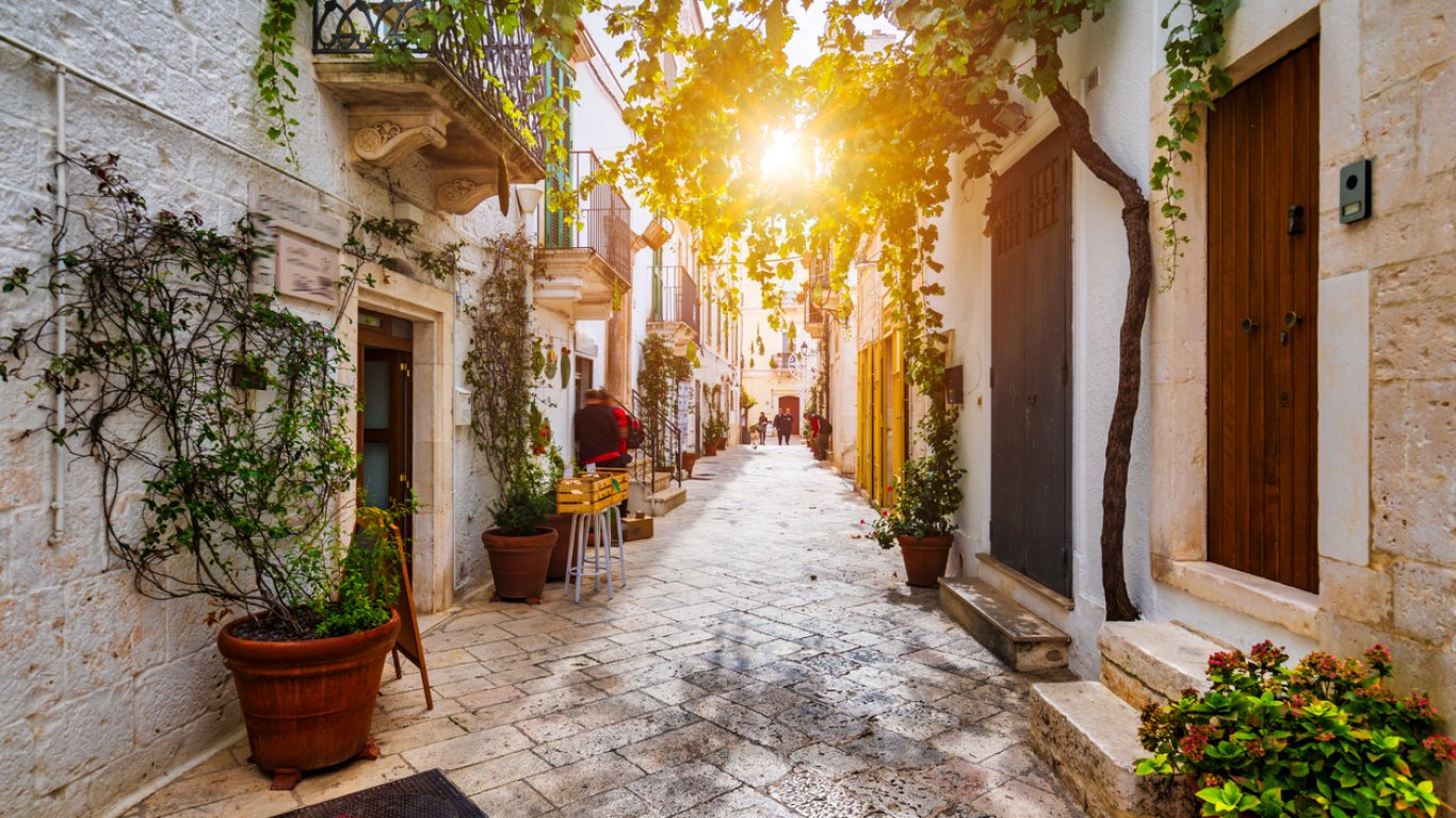 Локоротондо – сюрреалното градче с трули