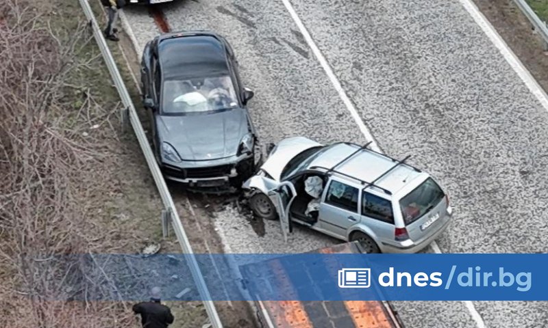 Челен сблъсък с тежко пострадали е станал на пътя Плевен-София,