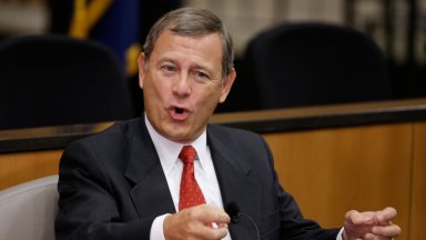 Американският президент Доналд Тръмп призова днес за отстраняването на съдия