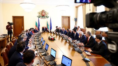 Близо половината от българите предпочитат настоящото правителство да продължи да