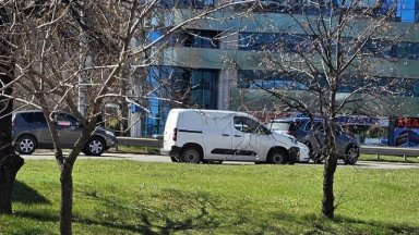 Два автомобила се удариха верижно на бул Цариградско шосе в