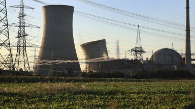 11 работници са били ранени при пожар по време на