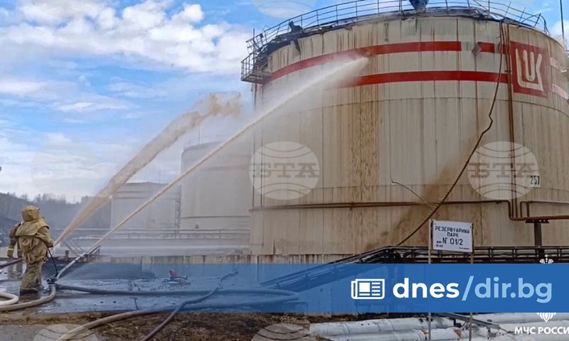 Три обекта горят в петролната база до село Кавказка в