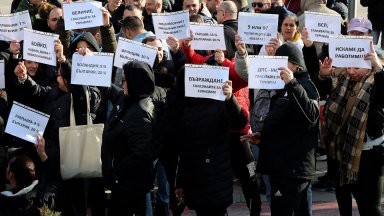 "Политици, не ни гасете лампите завинаги!": Хиляди ресторантьори протестираха в цялата страна