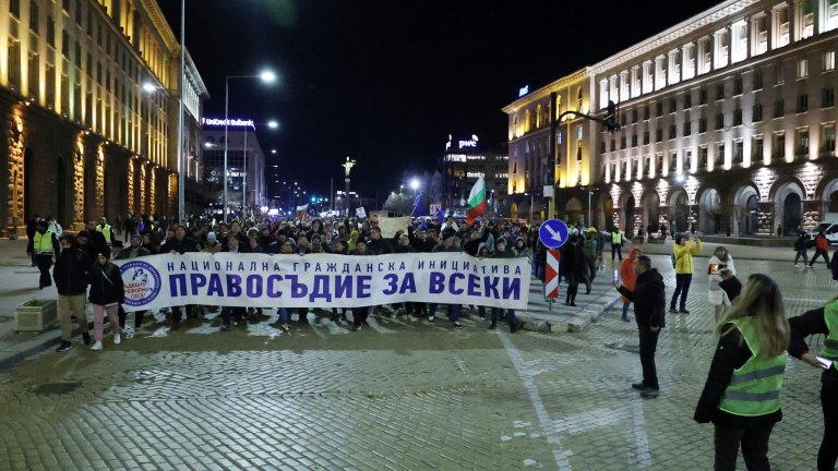 Протест на "Правосъдие за всеки" срещу Делян Пеевски (видео/снимки)