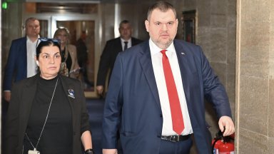 Лидерът на ДПС Ново начало Делян Пеевски защити майсторите