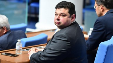 Юристът и преподавател от Софийския университет Орлин Колев е новият