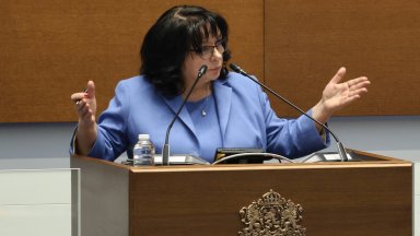 Вълна от политически реакции предизвика днешното изявление на президента Радев