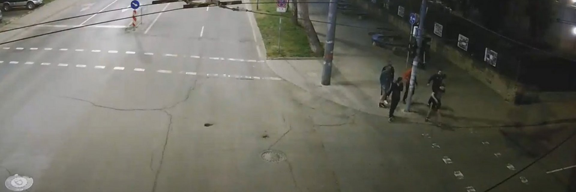 Камери заснеха младежи да крадат светофари от ключови кръстовища в Бургас (видео)