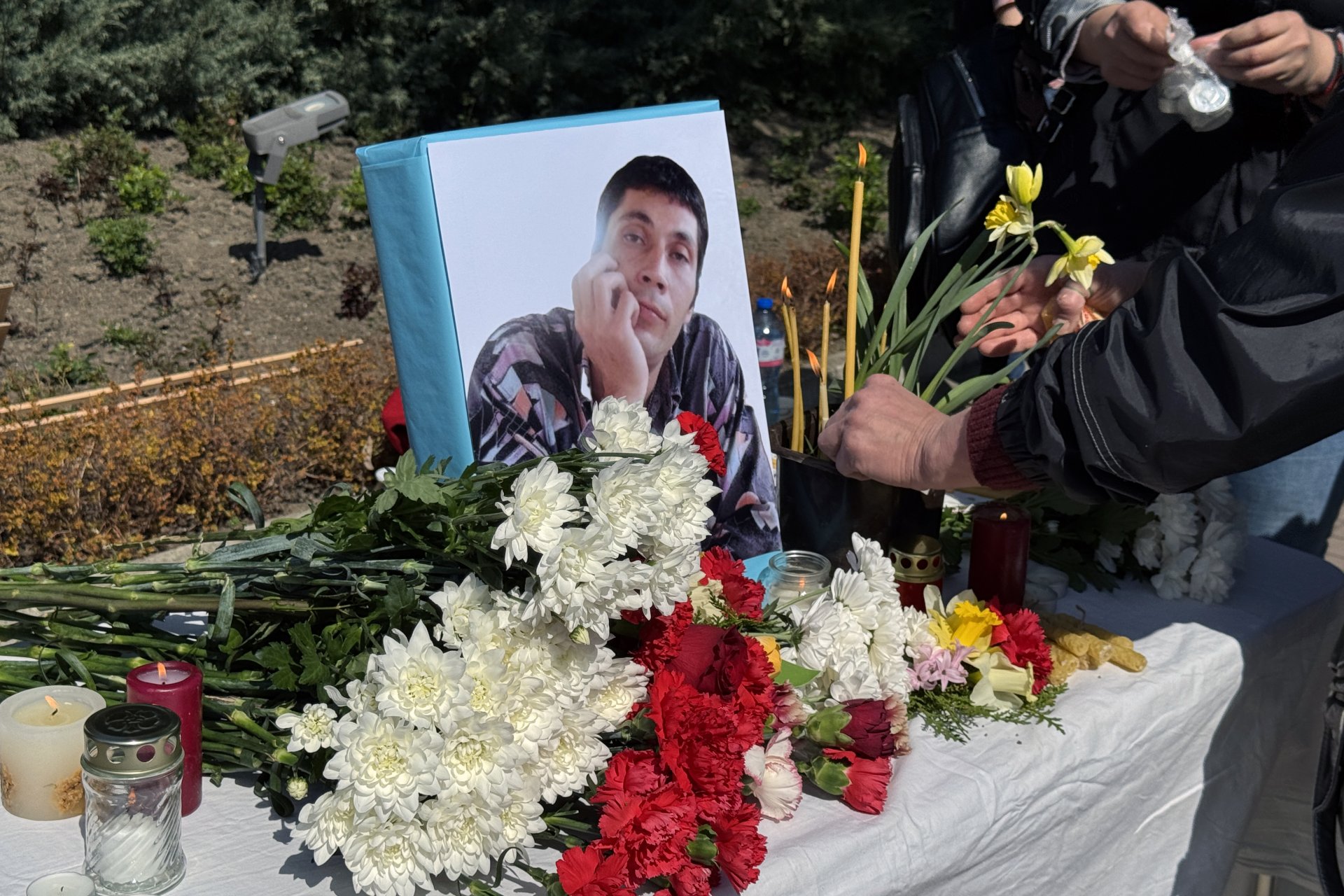 Казанлъчани почетоха паметта на 47-годишния Даниел Кискинов