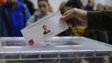 Кметът на Истанбул Екрем Имамоглу е оставен под арест в