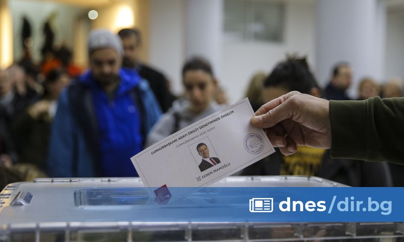 Кметът на Истанбул Екрем Имамоглу е оставен под арест в