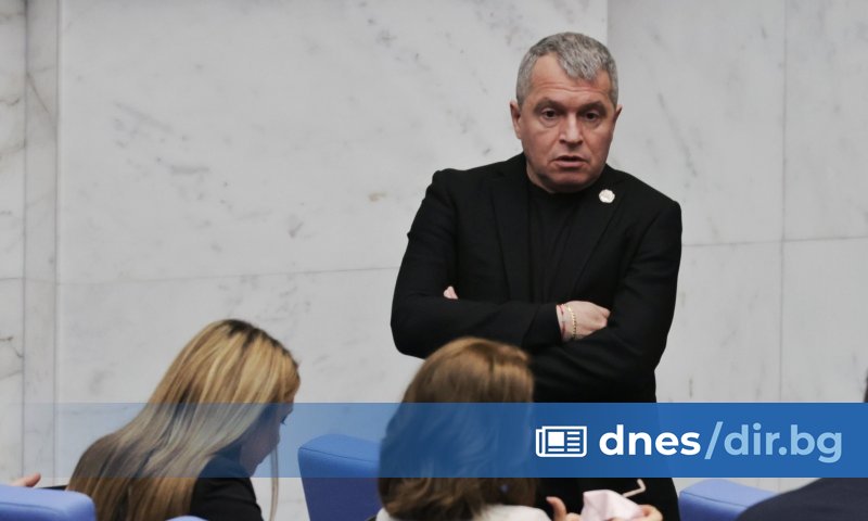 Председателят на ПГ на ИТН възмути протестиращите за заплати млади