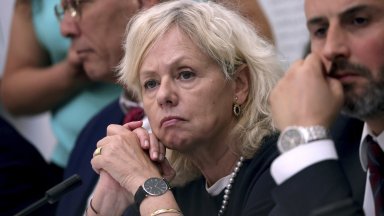 Израелското правителство подкрепи днес уволнението на главния прокурор Гали Бахарав Миара