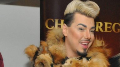 Полулярният гримьор и участник в риалити предавания Валентин Кулагин от