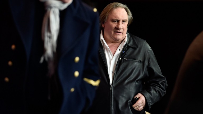 Съдия в Италия даде срок до октомври на актьора Жерар Депардийо да разреши спор с папарак