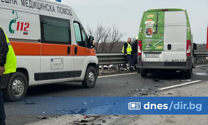 Движението при 30-и километър на автомагистрала АМ Тракия в посока