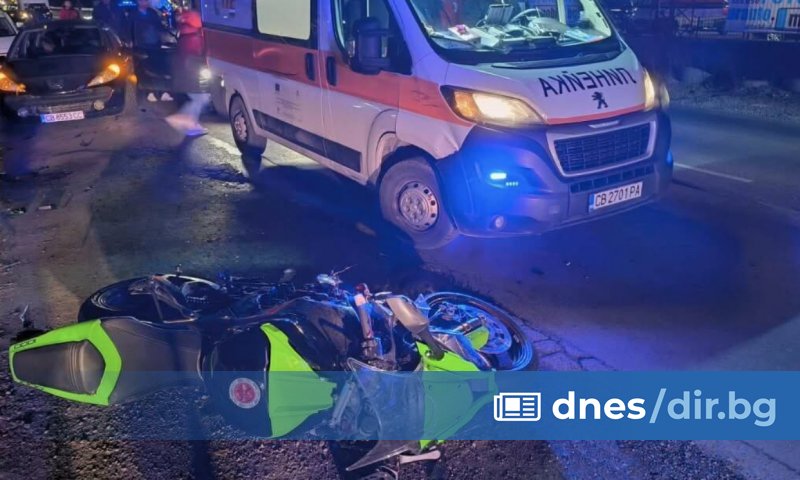 Двама мотористи пострадаха тежко при челен сблъсък на Околовръстното шосе