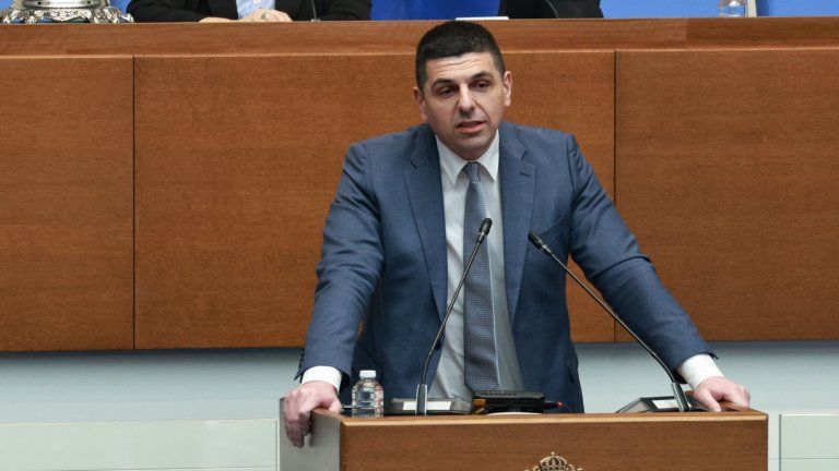 Мирчев призова всички политици да се откажат от служебните коли и да ползват личните си