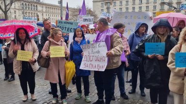 Психиатри и медицински сестри от държавните психиатрични болници излязоха на