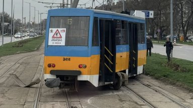 Трамвай номер 6 дерайлира в района на Централната гара в София