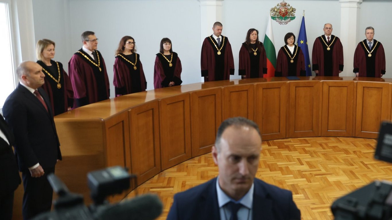 Министърът на правосъдието посочи липса на механизъм за освобождаване на конституционни съдии