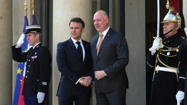 Министър председателят Росен Желязков пристигна в Париж където ще участва в