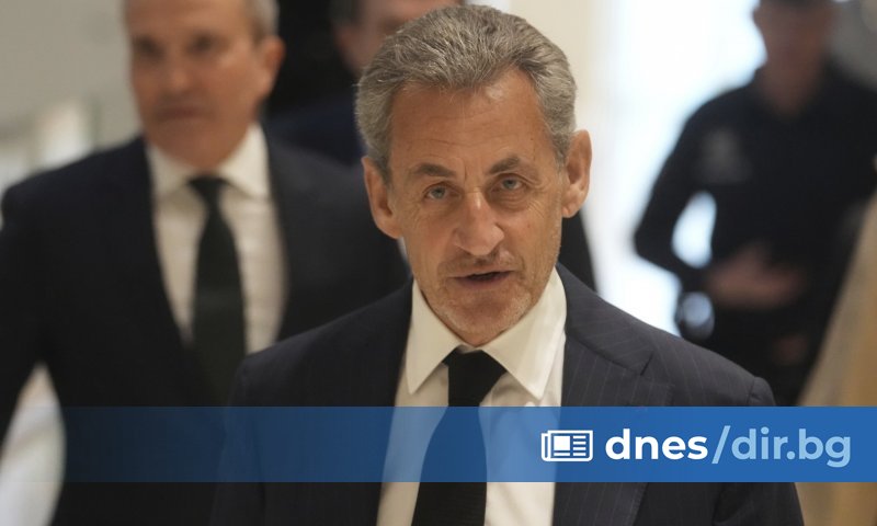 Електронната гривна на бившия президент на Франция е бил свалена,