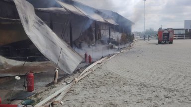 Пожар е избухнал в конната база в пловдивското село Царацово