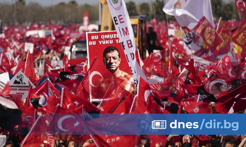 Около 2,2 милиона души участват днес в протестния митинг в