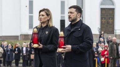 Украинският президент Володимир Зеленски почете паметта на жертвите в Буча