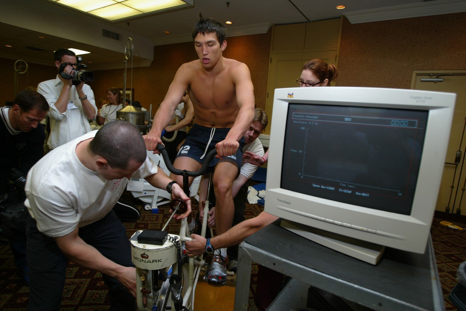 2004 г. - Младият Овечкин минава прегледите преди драфта в Националната хокейна лига