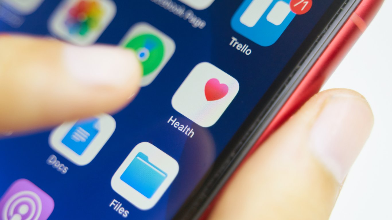 Apple готви чисто нов дизайн за 20-годишния юбилей на iPhone