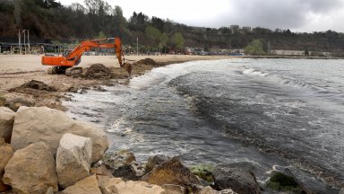 Морето и брегът в курортите край Варна са чисти съобщиха