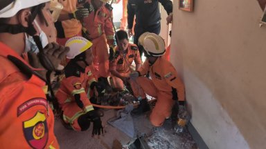 Жената на възраст около 60 години е била намерена жива